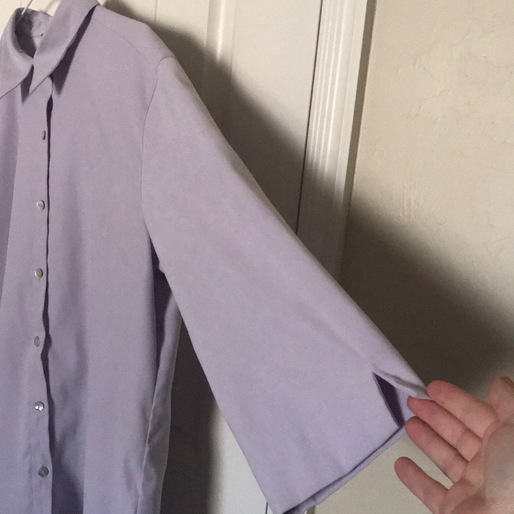 VERY NICE! purple top - Picture 2 of 4